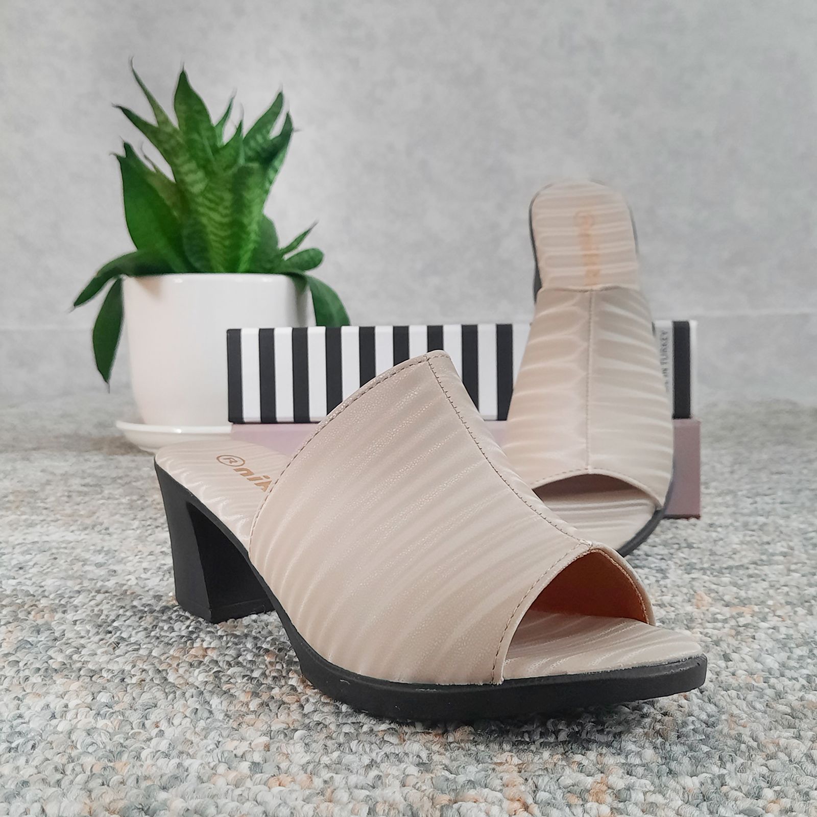 صندل زنانه نیکتا مدل BK.WH.2334 -  - 37