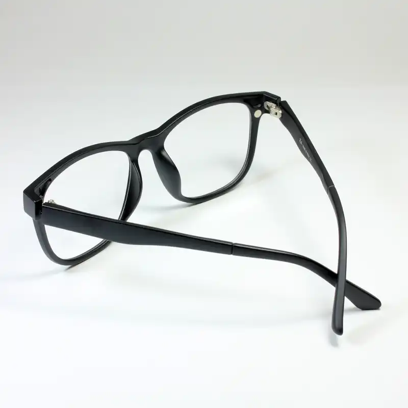 فریم عینک طبی مدل 2230 به همراه کاور آفتابی مجموعه 5 عددی