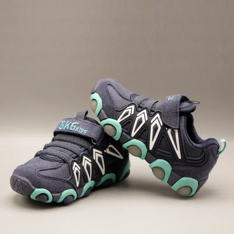 کفش مخصوص پیاده روی پسرانه بی کی جی کیدز مدل  چراغ دار کد 409
