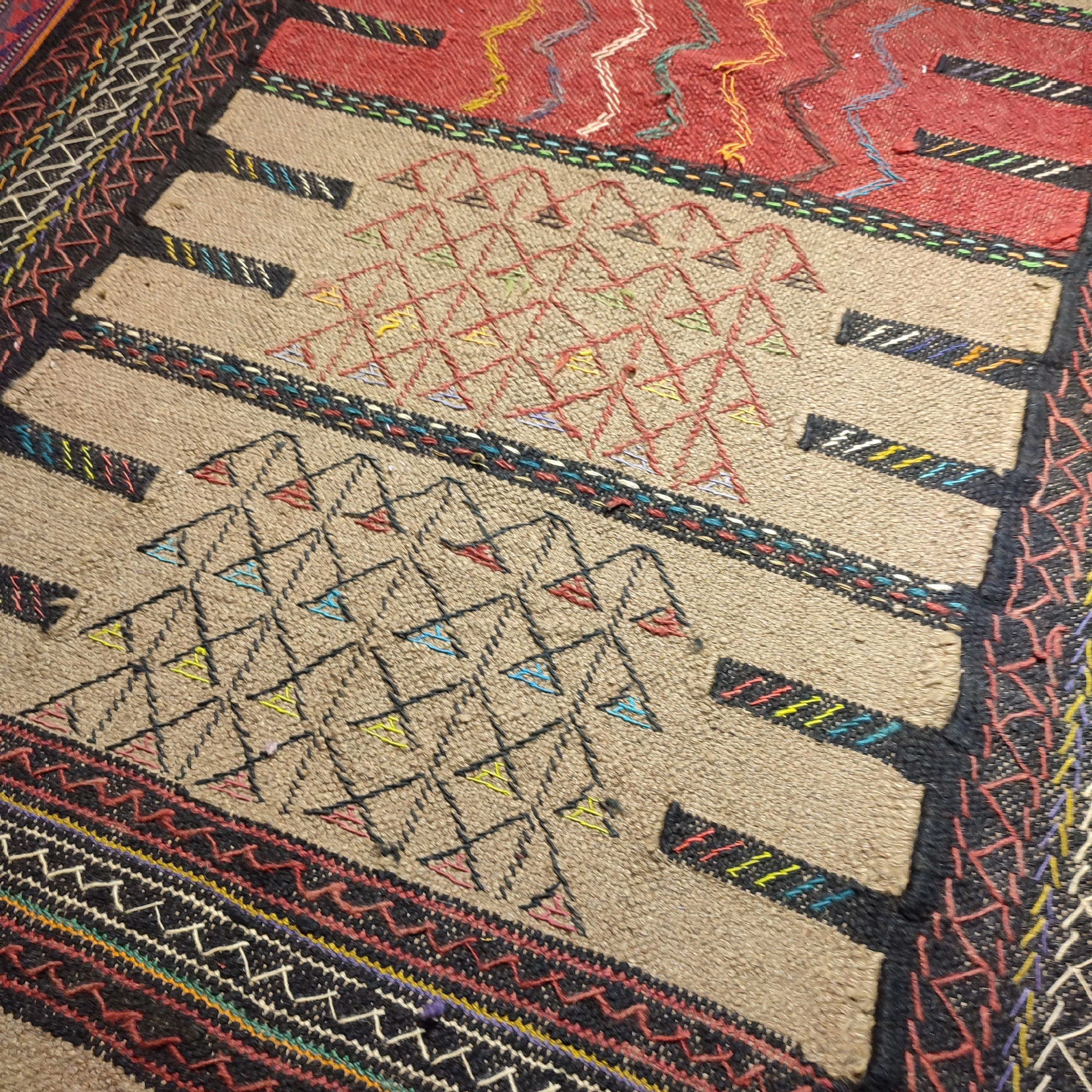 گلیم دستبافت دو متری طرح قشقایی کد SH 299