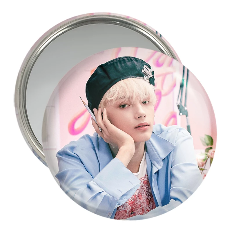 آینه جیبی خندالو مدل هیونینگ کای گروه تی اکس تی TXT  کد 19998