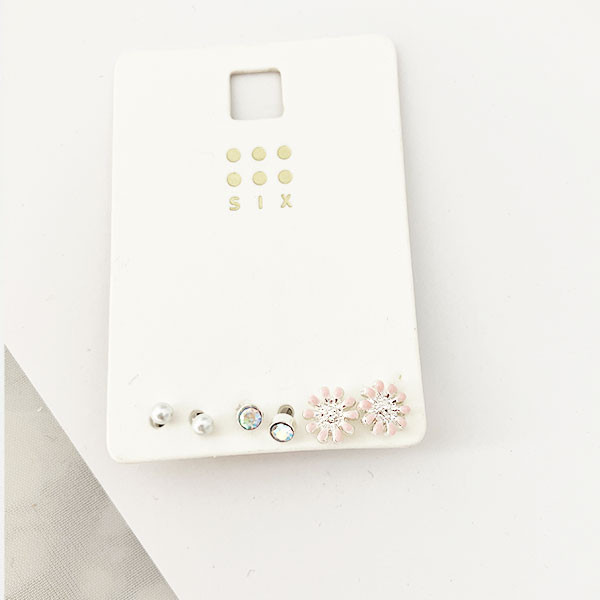 گوشواره دخترانه سیکس مدل گل و نگین مجموعه سه عددی گوشواره دخترانه سیکس مدل گل و نگین مجموعه سه عددی