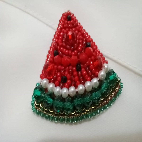 گل سینه زنانه مدل قاچ هندوانه گل سینه زنانه مدل قاچ هندوانه