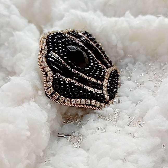 سنجاق سینه زنانه جواهردوزی سنجاق سینه زنانه جواهردوزی