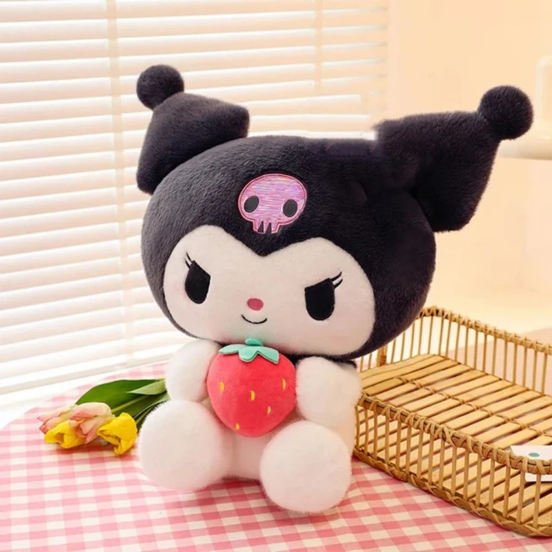 عروسک مدل کرومی توت فرنگی به دست ارتفاع 24 سانتی متر