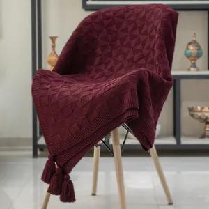 شال مبل و تخت مدل هندسی منگوله‌ دار سایز 140x200 سانتی متر