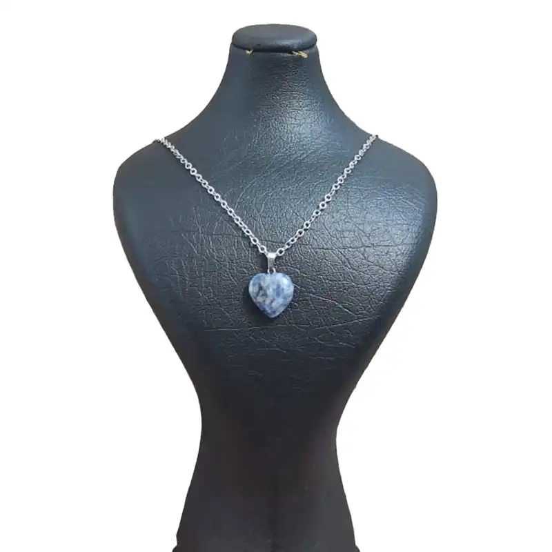 گردنبند زنانه مدل سنگ سودالیت قلبی