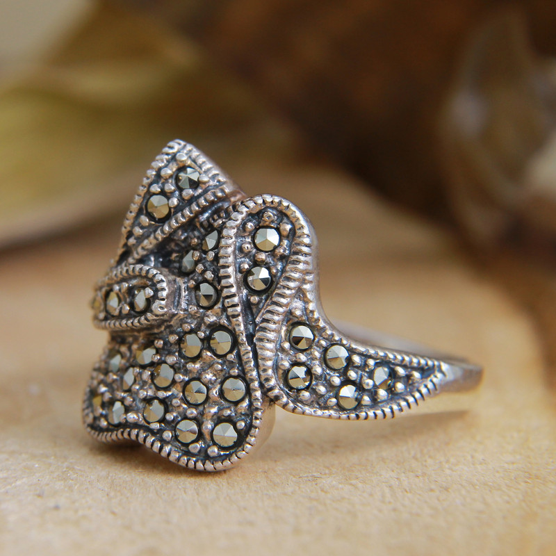 انگشتر نقره زنانه بازرگانی میلادی مدل نگین مارکازیت کد AW_368 انگشتر نقره زنانه بازرگانی میلادی مدل نگین مارکازیت کد AW_368