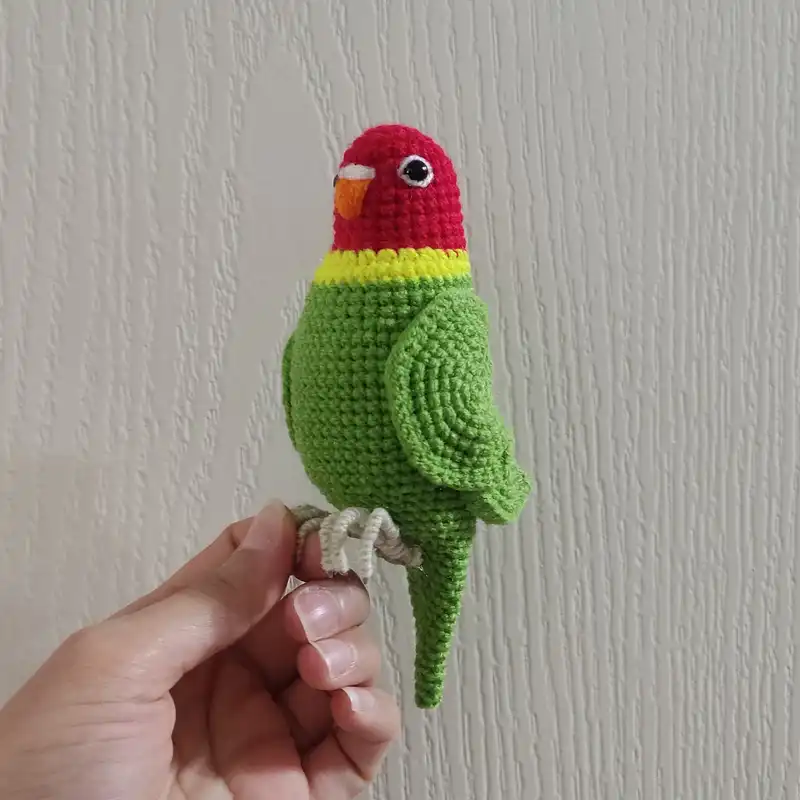 عروسک بافتنی مدل طوطی برزیلی