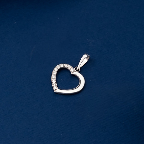 آویز گردنبند طلا 18 عیار زنانه ماوی گالری مدل قلب نیم نگین صدف آویز گردنبند طلا 18 عیار زنانه ماوی گالری مدل قلب نیم نگین صدف