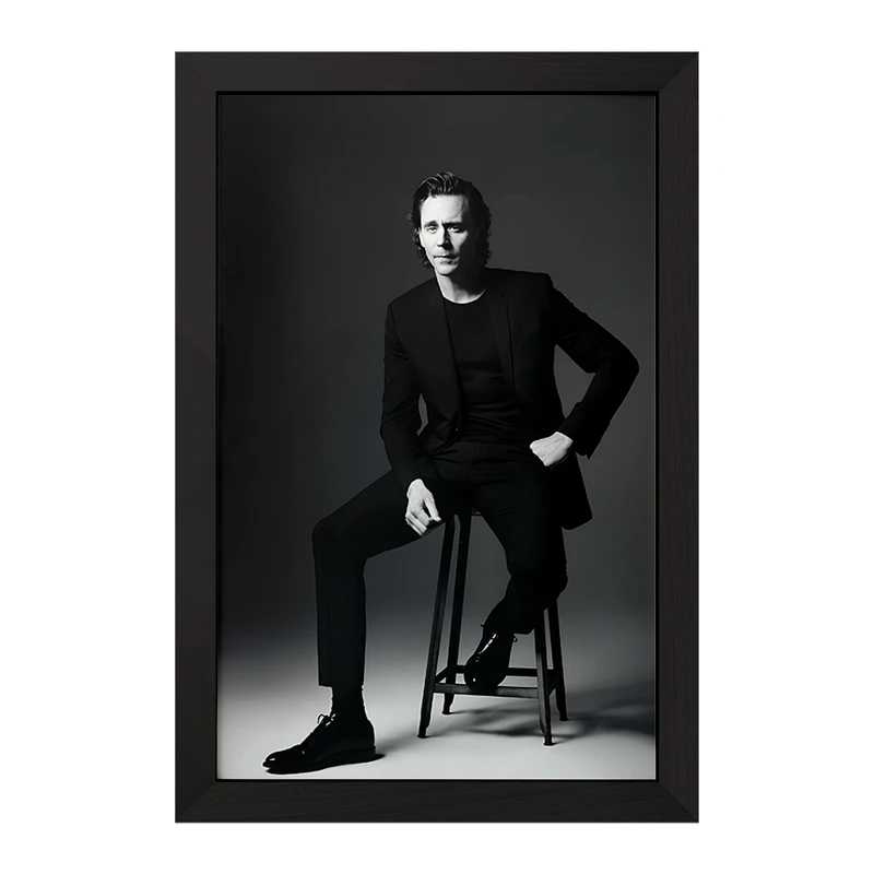 تابلو خندالو مدل تام هیدلستون (Tom Hiddleston) کد F7450