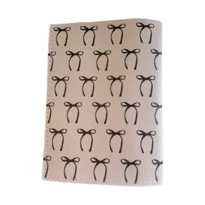 جلد شناسنامه زنانه مدل پاپیون نقلی