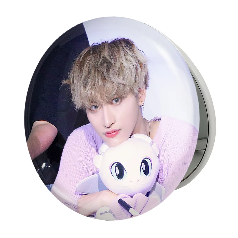 آینه جیبی خندالو طرح سونگهوا گروه ایتیز ATEEZ مدل تاشو کد 12304 