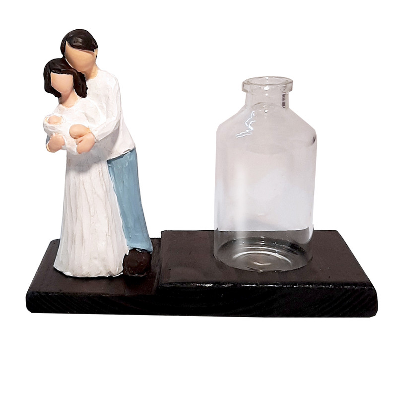 مجسمه مدل زوج و نوزاد به همراه گلدان