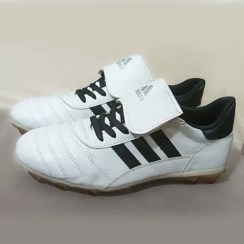 کفش فوتبال مردانه مدل استوک v d w