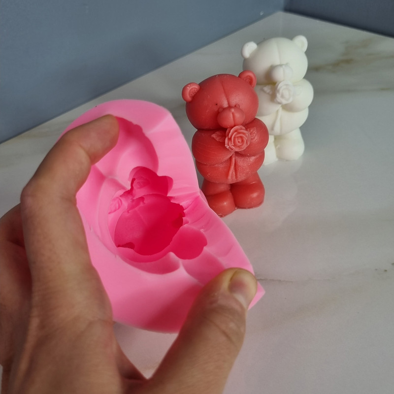 قالب شمع مدل خرس گل به دست کد C 08CM