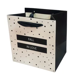 پاکت هدیه طرح خالخالی مدل FALL IN LOVE کد GP 230