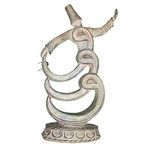 مجسمه مدل حق