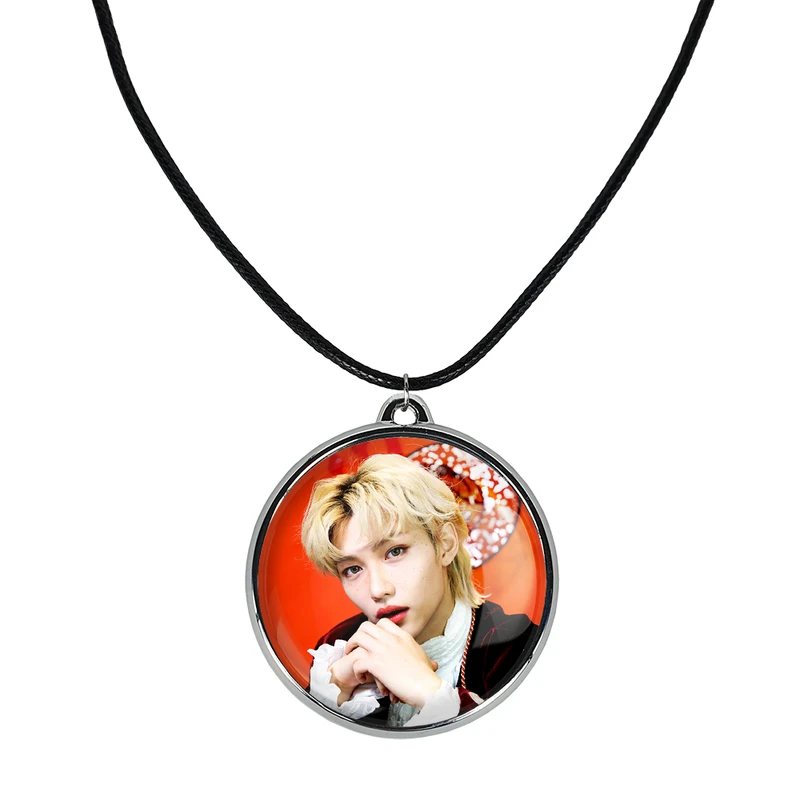 گردنبند خندالو مدل بنگ چان و فلیکس گروه استری کیدز Stray Kids کد 1185611852