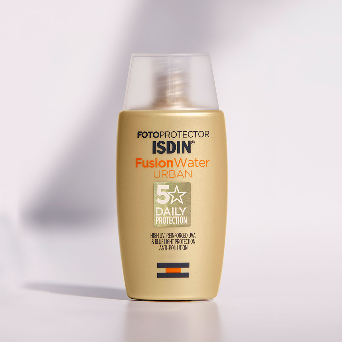 کرم ضد آفتاب بی رنگ ایزدین SPF30 مدل Fusion Water Urban مناسب انوع پوست حجم 50 میلی لیتر