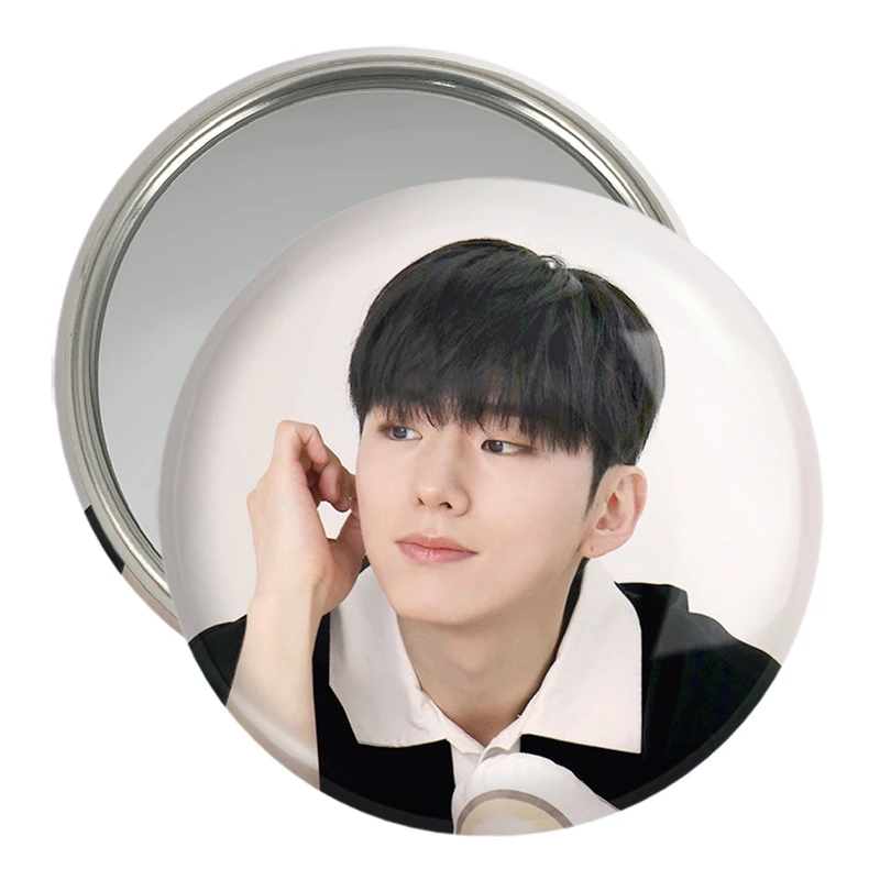 آینه جیبی خندالو مدل کیهیون گروه مانستا اکس MONSTA X  کد 21152