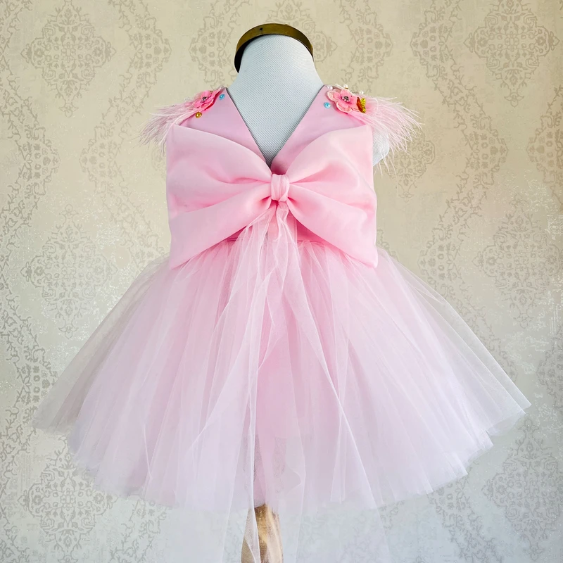 عکس شماره 4 : پیراهن بدون آستین یقه گرد دخترانه مدل پاپیون دنباله دار