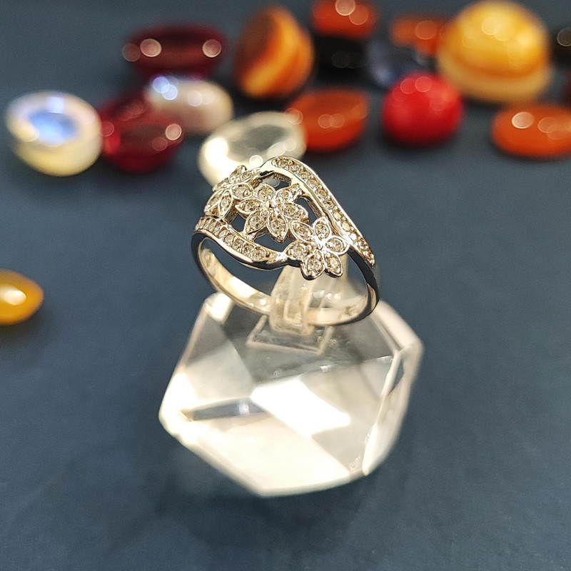 انگشتر نقره زنانه مدل جواهری سولیتر نگین دار JW5037