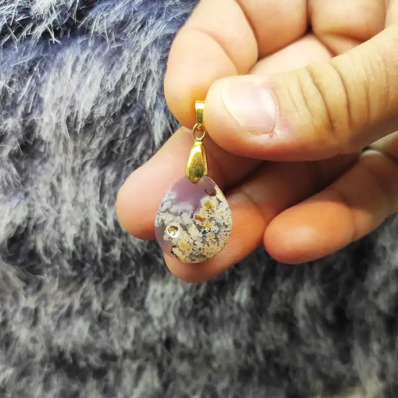 آویز گردنبند زنانه مدل عقیق شجر سوسنی طرح اشک کد R04