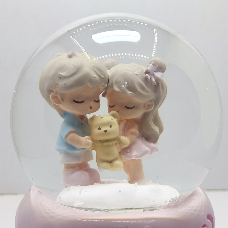 گوی موزیکال مدل چراغدار طرح دیدار عاشقانه