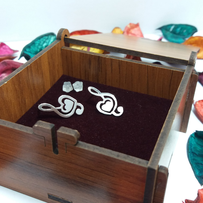 گوشواره نقره زنانه مدل نت موسیقی با قلب گوشواره نقره زنانه مدل نت موسیقی با قلب