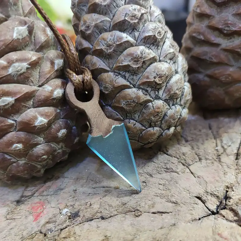 گردنبند مدل h13 طرح چاقو نینجا شب تاب