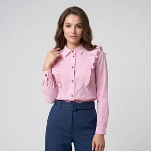 شومیز زنانه آستین بلند مدل کیان با یقه برگردان، قد روی باسن، طرح راه‌راه، جنس پلی‌استر و الیاف نخی، تنخور معمولی و دکمه‌های جلو مناسب برای استایل روزمره، اداری و مهمانی