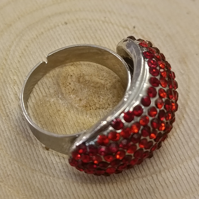 انگشتر زنانه مدل عروسکی نگین دار انگشتر زنانه مدل عروسکی نگین دار