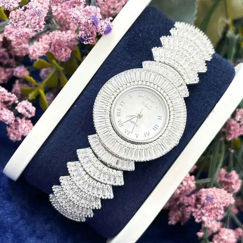 ساعت مچی عقربه ای نقره  زنانه مدل باگت