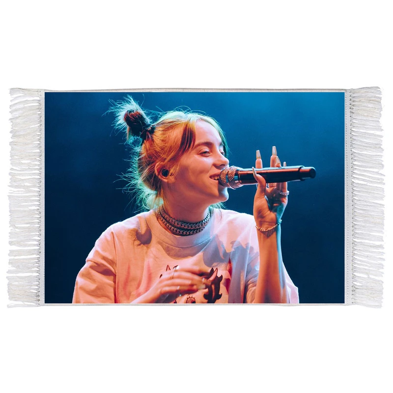 فرش ماشینی دیوارکوب اطلس آبی طرح خواننده بیلی آیلیش مدل T1412 