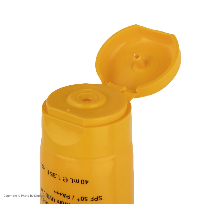 عکس شماره 9 : کرم ضدآفتاب و ضدلک بی-رنگ لافارر مدل spf50، مناسب پوست-های چرب، حجم 40 میلی-لیتر