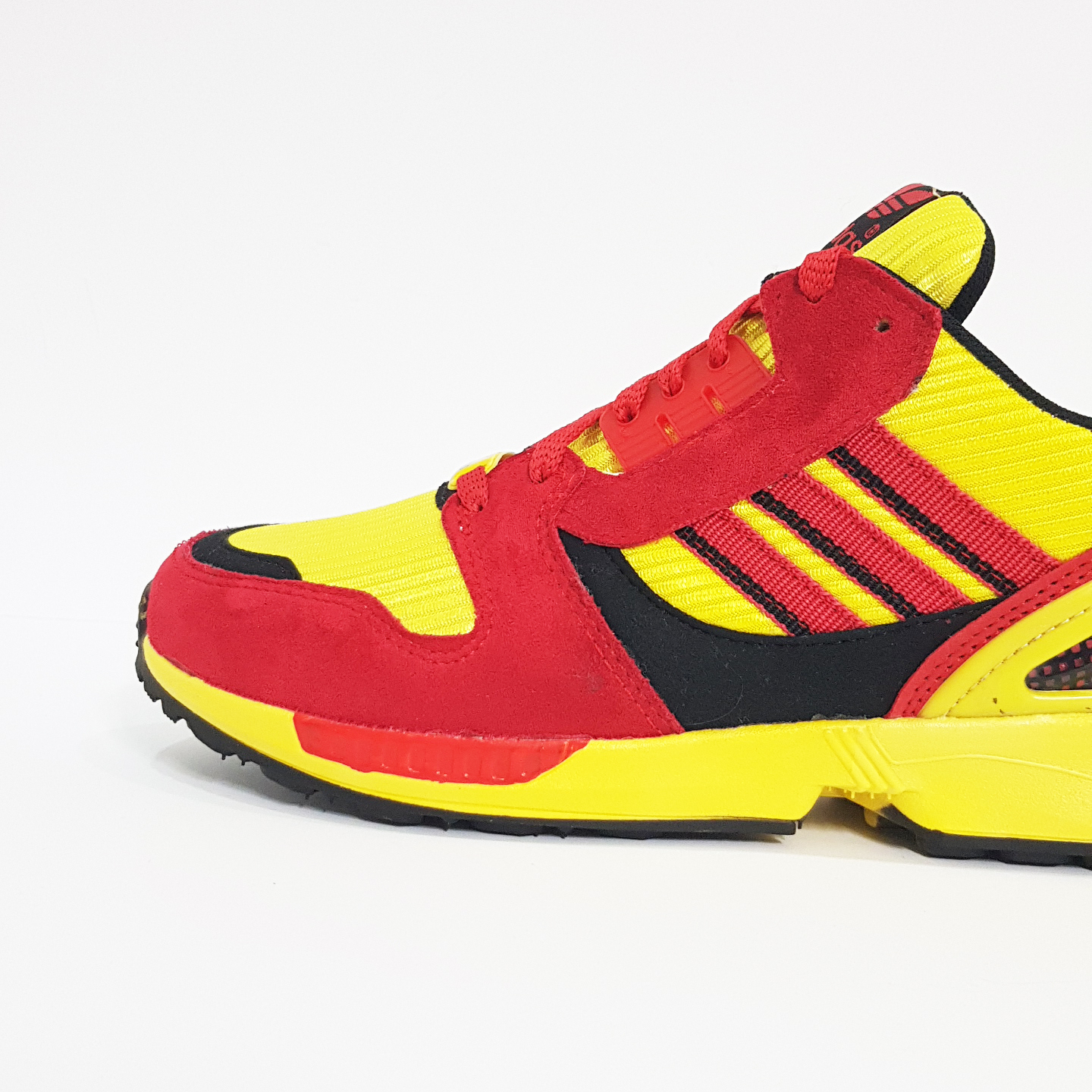 Adidas x END. ZX 8000 'Consortium Cup' sneakers for Men - Yellow in UAE |  Level Shoes