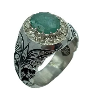 انگشتر نقره مردانه مدل قلم برجسته دستساز زمرد کد 1059