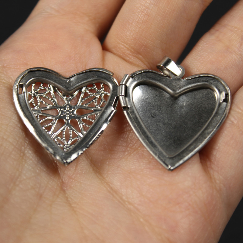 آویز گردنبند زنانه مدل لاکت قاب عکسی طرح قلب