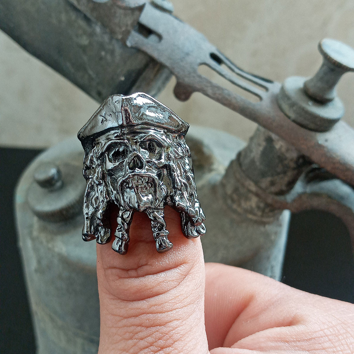 انگشتر مردانه مدل دزد دریایی ریش سیاه