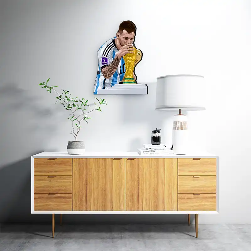 استیکر دیکوماس طرح بوسه لیونل مسی بر جام جهانی مدل NWS104