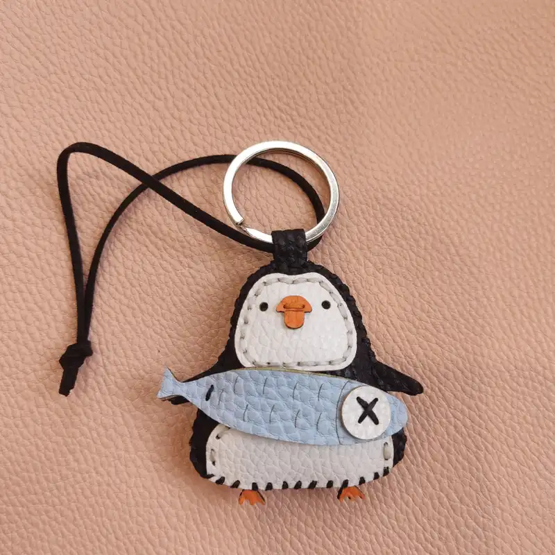 جاکلیدی چرمی مدل پنگوئن