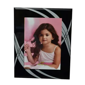 قاب عکس کد GH 103 سایز  13×18 سانتی متر 