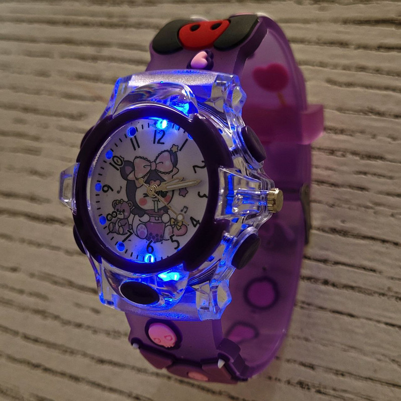 ساعت مچی عقربه‌ای کوارتز دخترانه مدل چراغدار طرح کرومی