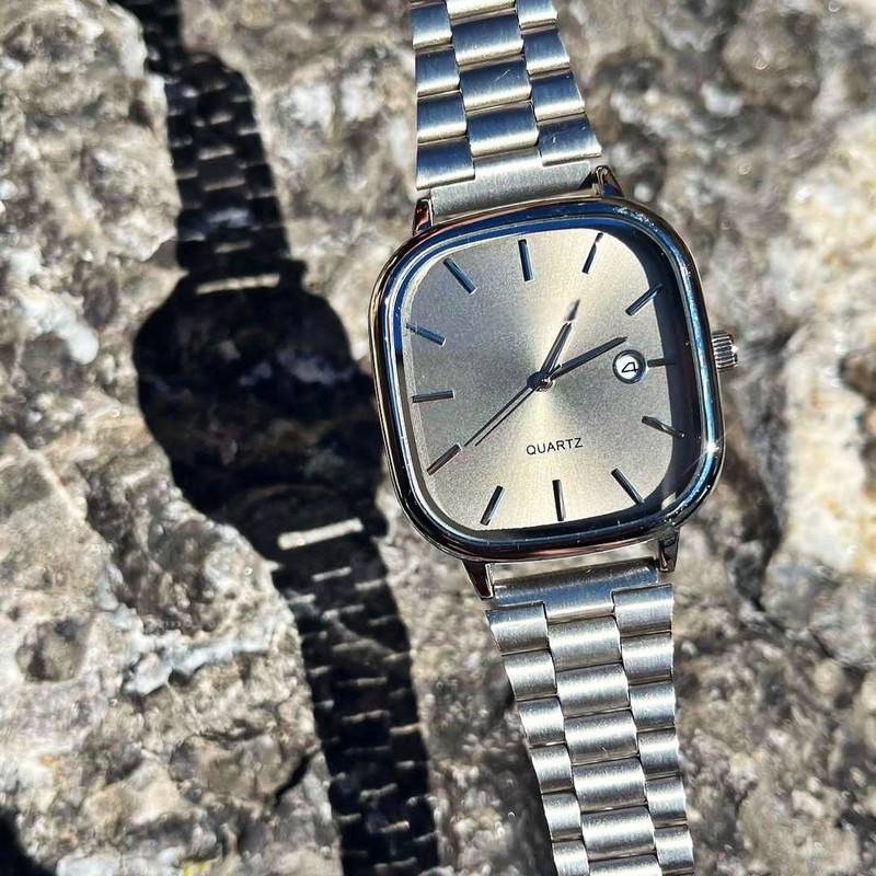 ساعت مچی عقربه ای مدل کلاسیک بند آجری کد NS