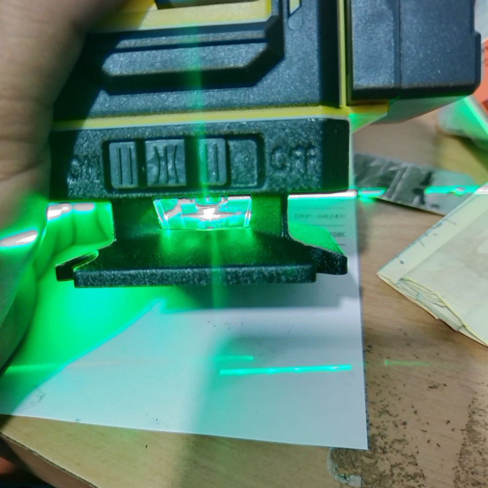 تراز لیزری  مدل  BYT-LL4D -1