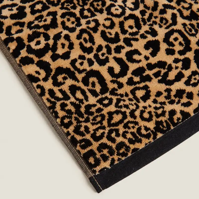 حوله دست و صورت زارا هوم مدل VELOUR LEOPARD کد 091 سایز 50x90 سانتی متر