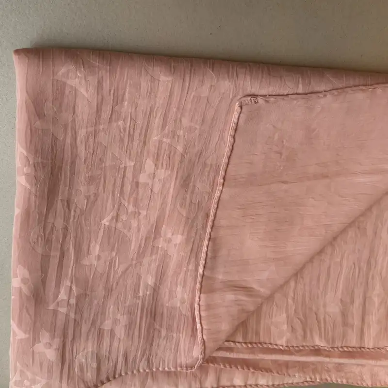 شال زنانه مدل ساتن پتینه مهمانی اسپورت طرح برجسته کد 11