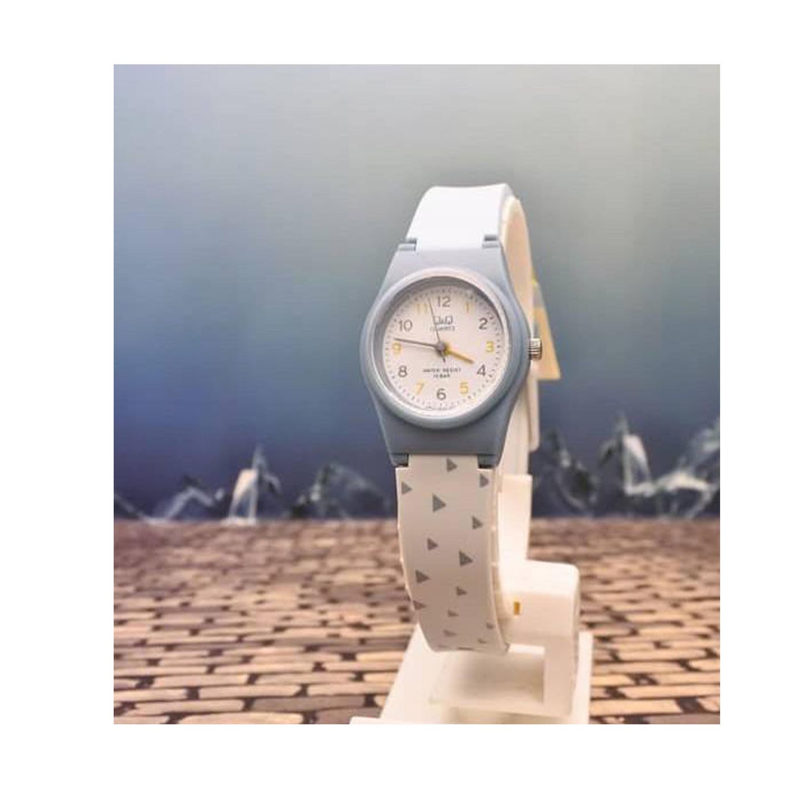 ساعت مچی عقربه ای دخترانه کیو اند کیو مدل VP47J035Y -  - 3