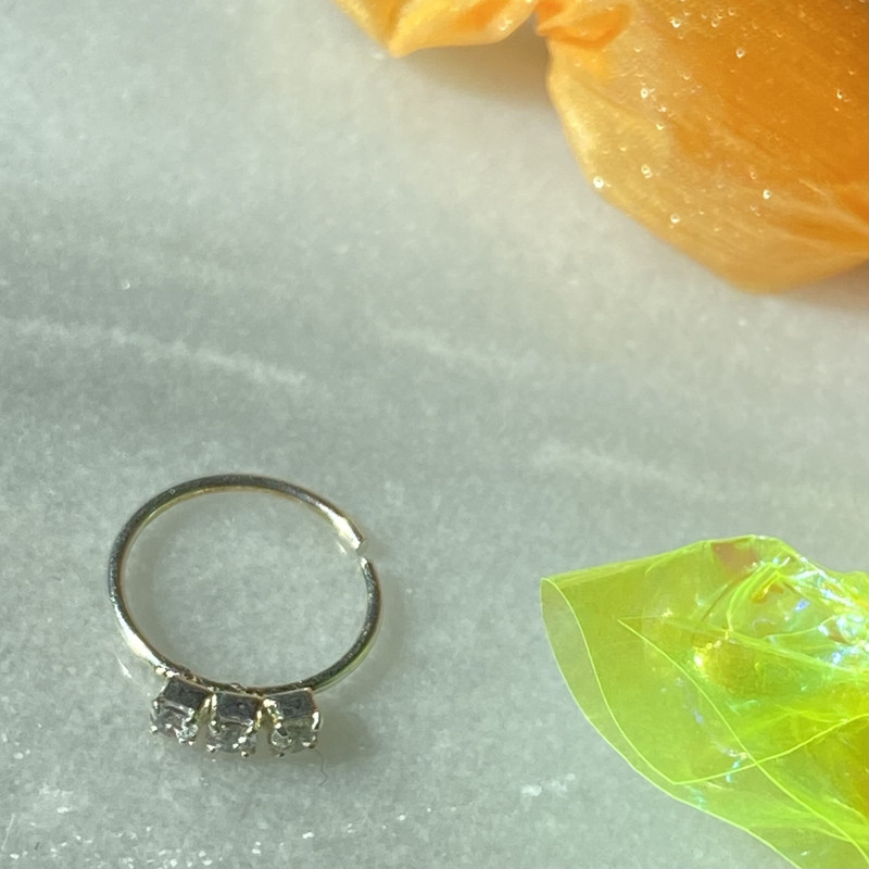 پیرسینگ نقره زنانه مدل سه نگینی پیرسینگ نقره زنانه مدل سه نگینی